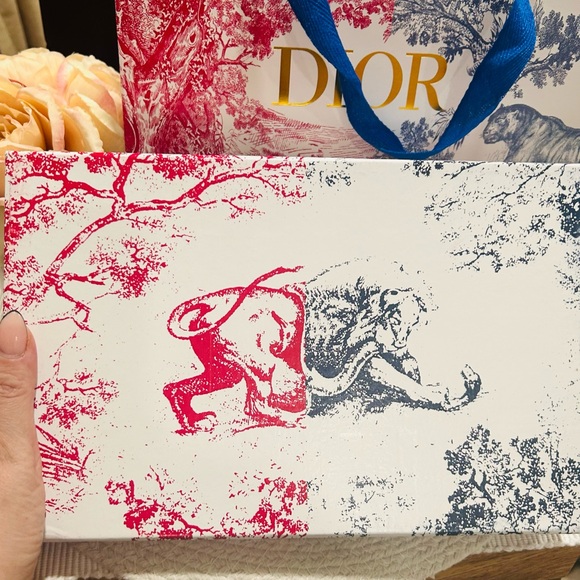 Dior (GWP/Novelty) Monogram Ceramic Chopsticks
Set of 6 PLUS Dior Gift Bag - Picture 3 of 5